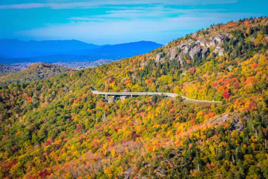 American in Pictures- famous US national monuments - Blue Ridge Parkway