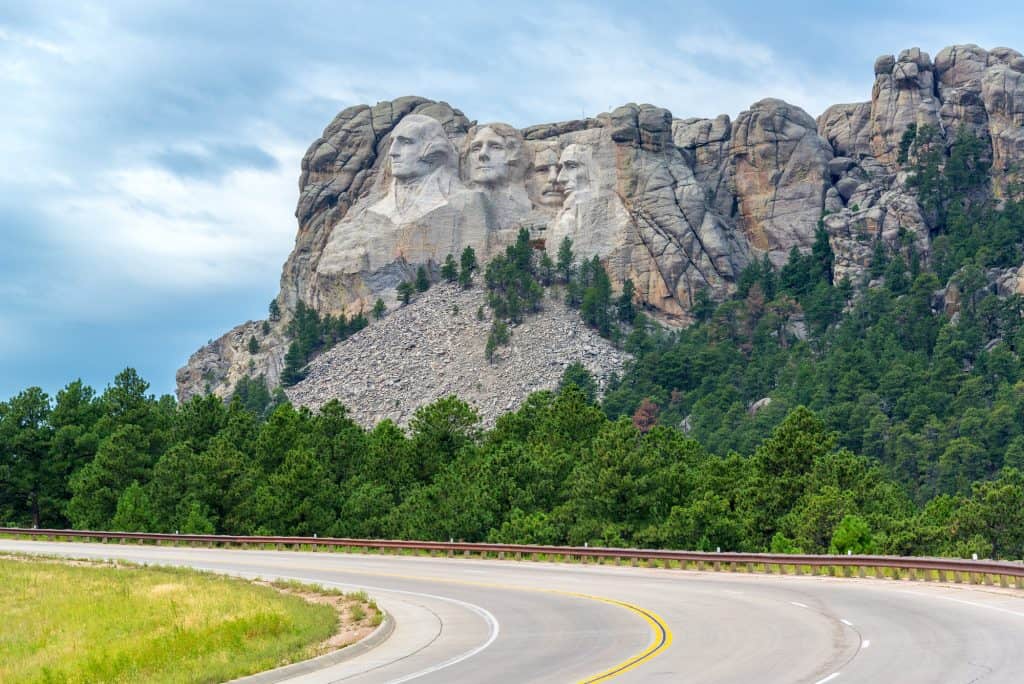 American in Pictures- famous US national monuments - Mount Rushmore