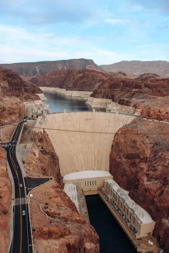 American in Pictures- famous US national monuments - Hoover Dam